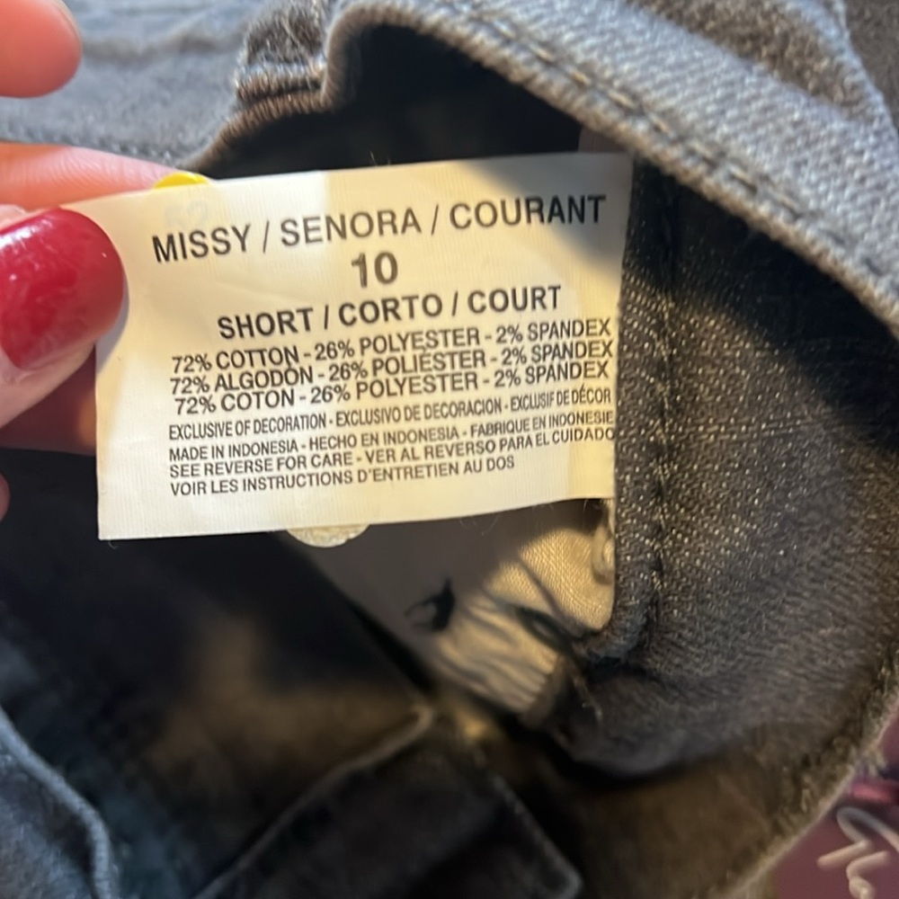 NWT Gloria Vanderbilt : Gray Wash Amanda - 10 Short - Picture 7 of 11